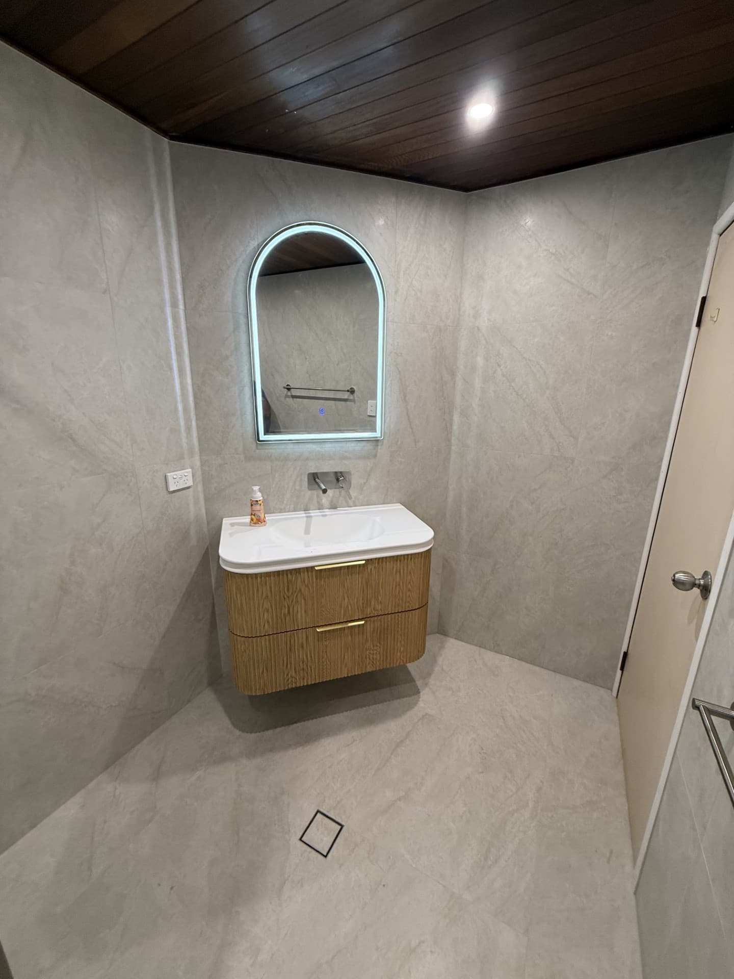 Helensvale Luxury Bathroom Renovation